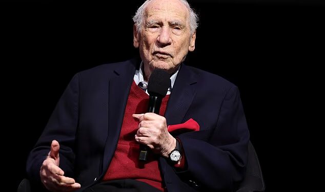 Mel Brooks, 99, kaže da je pokojni prijatelj Carl Reiner bio ‘pošteđen’ slomljenog srca tragičnog ubojstva sina Roba