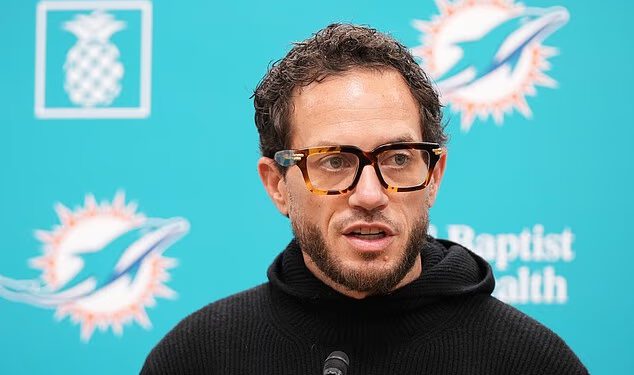 Mike McDaniel ‘mogao bi se povući s nove uloge Chargersa’ zbog povratka na mjesto glavnog trenera nekoliko dana nakon što je preuzeo posao OC-a