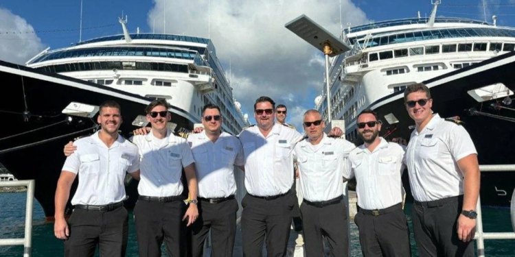 Na dalekim Karibima susreli se naši pomorci: Tisućama milja od rodnog kraja, zajedno ko jedan! Sretno plovili vazda!