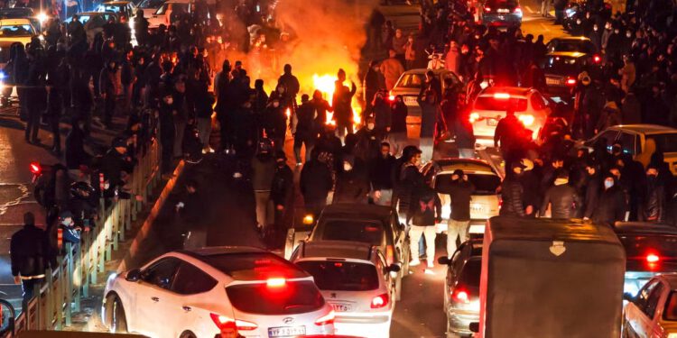 Najnovije Trump-Iran: Amerikanci pozvani da napuste Iran nakon što je američki predsjednik zaprijetio ‘vrlo oštrom akcijom’ ako prosvjednici budu obješeni