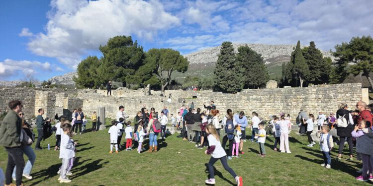 Najslađa utrka s najvažnijom misijom: Više od 250 djece trčalo i učilo čuvati našu najvrijedniju baštinu – antičku Salonu