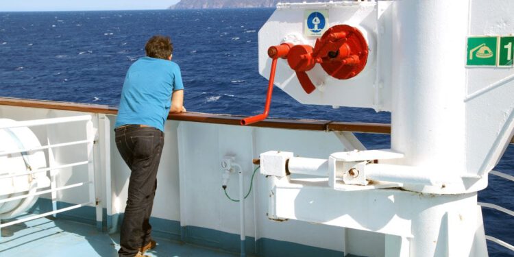 Naporan i dugotrajan rad te stres tjeraju pomorce s brodova