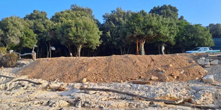 Nasipavali obalu u Rovinju nedozvoljenim materijalom