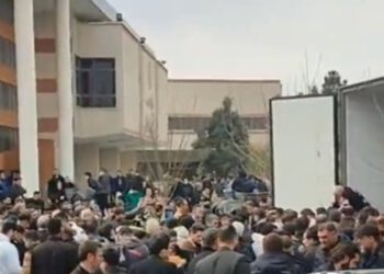 Nešto nezamislivo se događa u Iranu: Uplakani ljudi stižu pred mrtvačnice, sve je puno crnih vreća