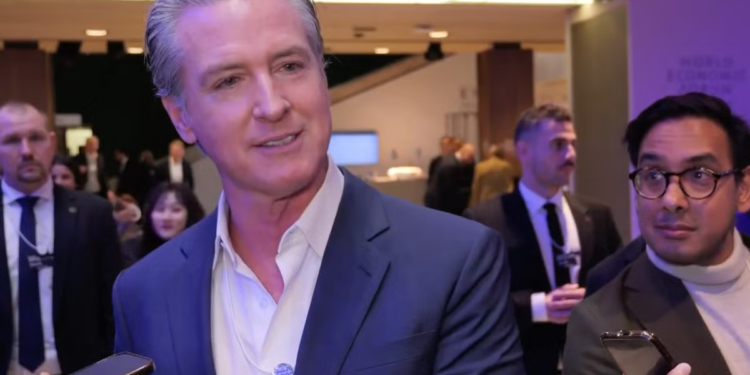 Newsom prži svjetske vođe zbog Trumpovog popuštanja: ‘Trebao sam ponijeti štitnike za koljena’