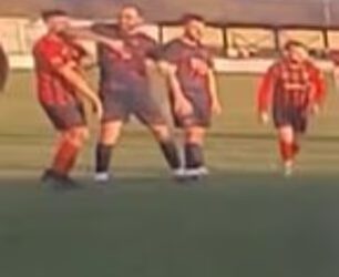 Nogometaš je uhićen nakon što je ‘brutalno udario protivnika laktom u lice’ dok ga je klub pustio, a policija traži informacije