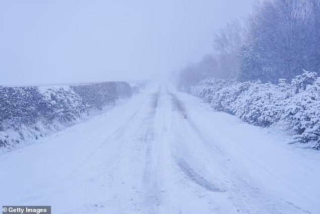 Nogometne utakmice EFL-a i Nacionalne lige ODGOĐENE su nakon upozorenja na snijeg i led u Velikoj Britaniji
