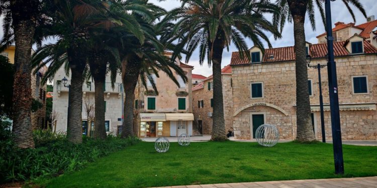 Novi zeleni prostori za stanovnike Supetra: završen projekt „Zeleni ritam grada“