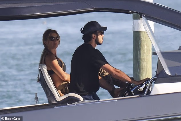 Novopečeni bračni par Gisele Bundchen i Joaquim Valente izašli su sa sinom prvi put nakon tajnog vjenčanja