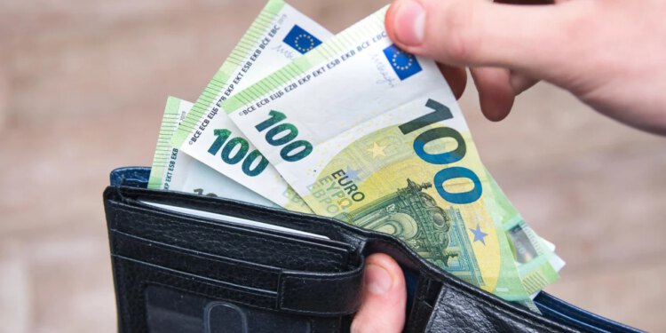 Objavljeni podaci o novoj prosječnoj plaći u Hrvatskoj, narasla je od prošle godine; može li se živjeti od nje?