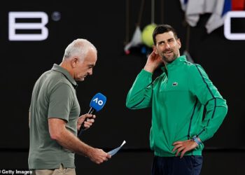 Obožavatelji pozivaju australskog teniskog velikana Wallyja Masura da bude OTPUŠTEN s TV posla nakon njegovog šokantnog komentara o Novaku Đokoviću