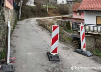 Odron u naselju Cim ugrožava kuće i jedini pristupni put, mještani traže hitnu reakciju