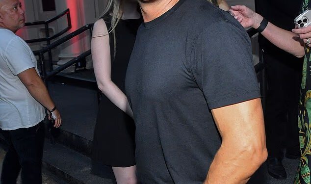 Orlando Bloom ‘uživa u svom statusu samca dok slavi svoj 49. rođendan uz divlju zabavu i tri sata plesa u otmjenom privatnom klubu za članove u Aspenu’