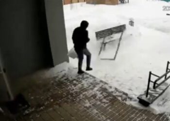 Otvorio vrata susjedi pa izbjegao mračnu sudbinu: Pogledajte kako su ga sekunde dijelile do užasa