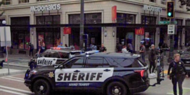 Ovaj McDonald’s u Seattleu zabranjuje objedovanje u zatvorenom prostoru novom politikom “bez vrata”.