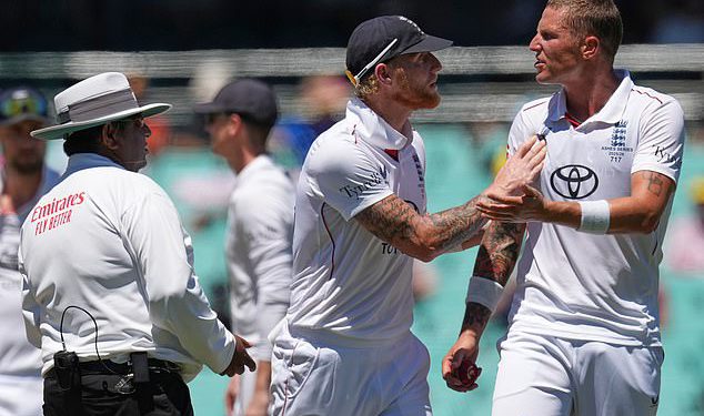 Pepeo UŽIVO: Engleska zvijezda gubi se i mora biti odvučena od suca u najluđem trenutku serije