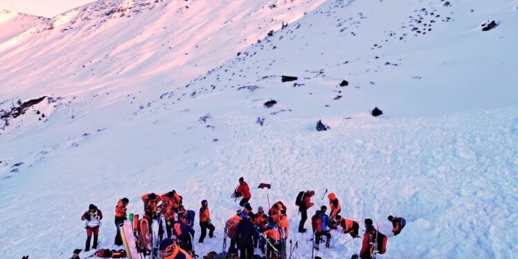 Pet skijaša poginulo je u dvije lavine u austrijskim Alpama