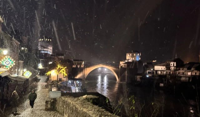 Počeo padati snijeg u Mostaru