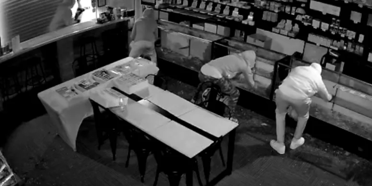 Policija južne Kalifornije pokušava otkriti jesu li višestruke provale koje uključuju tvrtke s karticama za razmjenu povezane