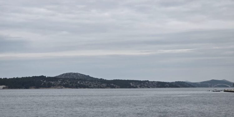 Ponedjeljak promjenjiv, uz rjeđu kišu i jugo