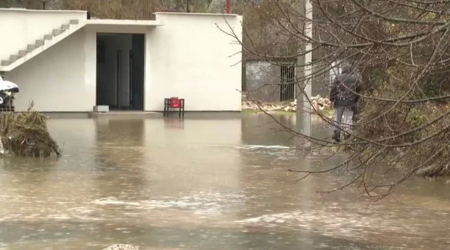 Poplave kod Mostara: ‘Nije ti svejedno kad ležiš, a ispod kuće ti voda’