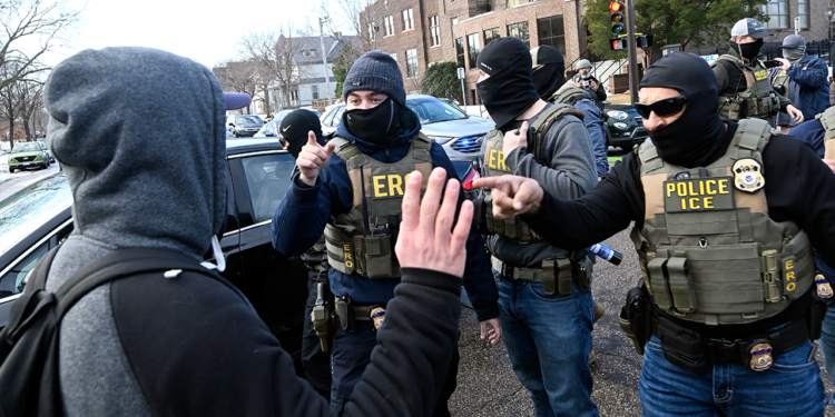 Porast uhićenja ICE-a u utočištima blokira suradnju s DHS-om, drugdje mirno