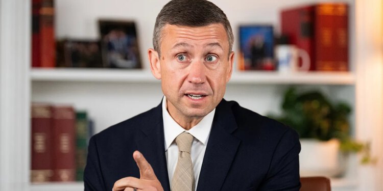 Predsjednik DNC-a Ken Martin uspoređuje Trumpovu Ameriku s iranskim teokracijskim režimom