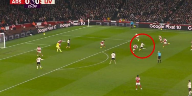 Raya promašuje izlaz, ali Bradley…