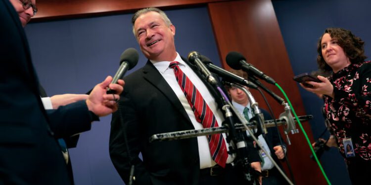 Republikanac kaže da bi se ‘sklonio’ ​​opozivu Trumpa ako napadne Grenland