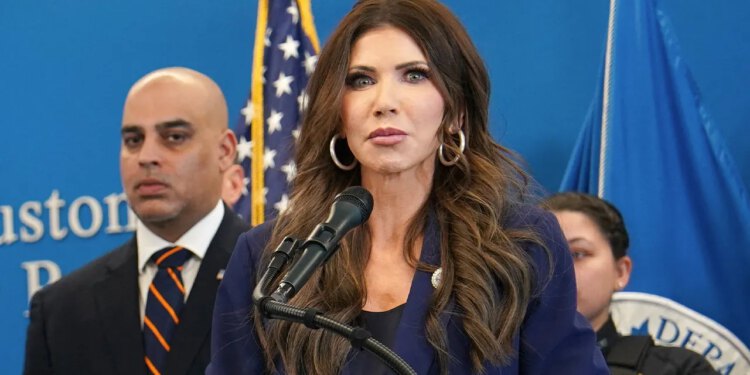 Republikanci u Senatu zahtijevaju da Noem podnese ostavku i dobije otkaz nakon kaosa u Minnesoti