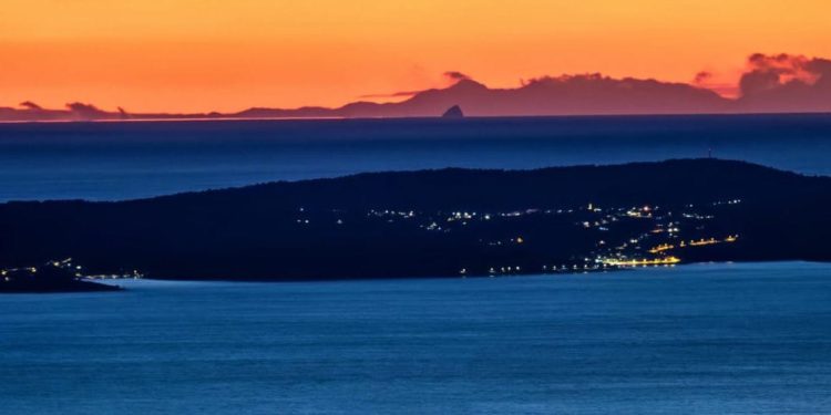 S ponistre se vidi Šolta, a s Mosora