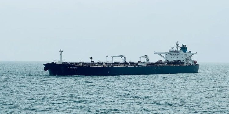 Sankcionirani ruski tankeri i dalje plove La Mancheom: “Britanske snage nemaju snage”