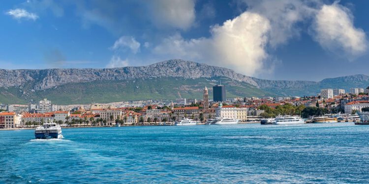 Šarenilo karnevala i sporta u Srednjoj Dalmaciji