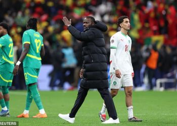 Senegal osvojio AFCON nakon najdramatičnijeg nogometnog finala: Marokanska zvijezda promašila kasni jedanaesterac što je izazvalo prosvjed napuštanja Sadio Mane and Co, dok je policija za nerede prisiljena obuzdati bijesne navijače u ružnim scenama