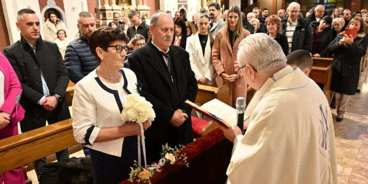 Slobodna Dalmacija – Ante i Mira u Sinju obilježili 50 godina braka, zlatni pir proslavili uz brojnu obitelj: ‘Čestitamo im od srca…’
