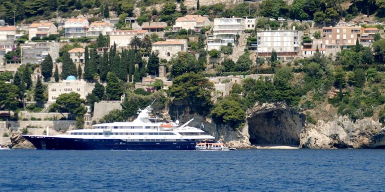 Slobodna Dalmacija – Biznismen iz BiH na atraktivnoj dubrovačkoj lokaciji gradit će stambenu zgradu, nestaje još jedan gradski zeleni pojas