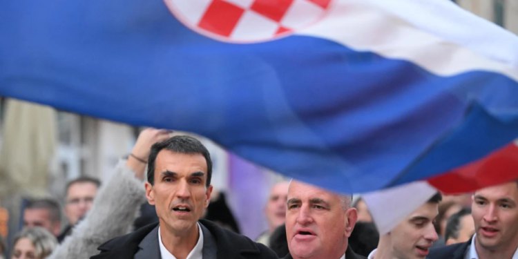 Slobodna Dalmacija – Bulj objavio snimku sa svadbe sina Nediljka: ‘Kad ženiš sina, a imaš dvi live’