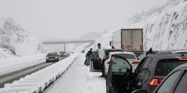 Slobodna Dalmacija – Čeka nas prava meteorološka drama; okolica Splita ‘na rubu’, polovica idućeg tjedna je ključna, sreća što nema škole