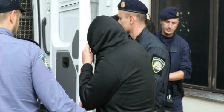 Slobodna Dalmacija – Dvije godine prijetili 41-godišnjaku da plati dug koji ne postoji: policija uhitila dvojicu osumnjičenih