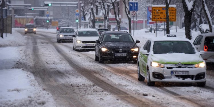 Slobodna Dalmacija – Ekstremna zima Hrvatima koji voze dizelaše izbila golemi novac! Sve je počelo kobnim greškama na benzinskim postajama
