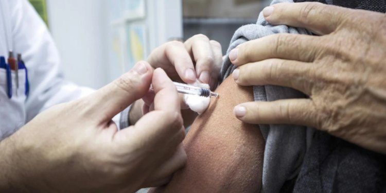 Slobodna Dalmacija – Epidemija gripe uzela maha, splitska bolnica uvodi poseban režim; velika navala na ljekarne, svi traže isto