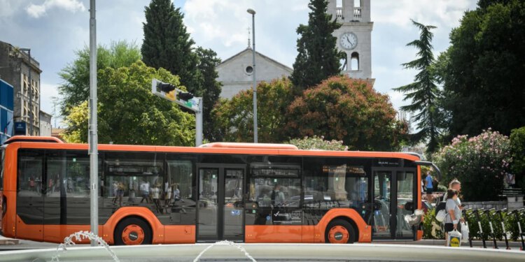Slobodna Dalmacija – Evo kada će novi električni autobusi stići na šibenske ulice. Doznali smo i što će biti s cijenama karata