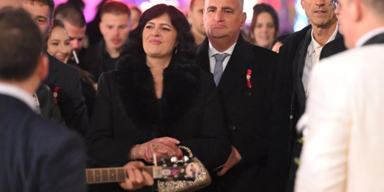 Slobodna Dalmacija – FOTO Velika fešta u Sinju! Oženio se sin Mira Bulja, tata puca od ponosa! Pogledajte fotogaleriju