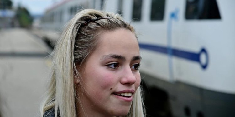 Slobodna Dalmacija – Ispovijesti putnika iz vlaka koji je zapeo u Kninu: ‘Nije se moglo spavati!’ ‘Kondukterka se trudila, ali…’