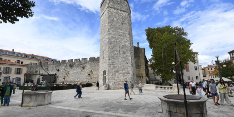 Slobodna Dalmacija – Licencirani turistički vodiči vode vas na besplatno razgledavanje Zadra, Biograda i Nina