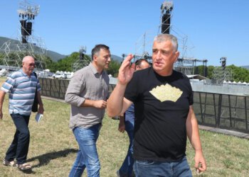 Slobodna Dalmacija – Miro Bulj se raspametio, sve zbog Thompsona; spominje izmišljanje ustaša, Aleksandra Vučića, Vukovar, Dubrovnik…