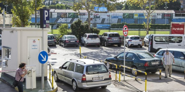 Slobodna Dalmacija – Mrzi li ovo Split svoje građane? Ne štedi ih po pitanju cijena parkinga. A ostali gradovi uz more? Sve smo usporedili…