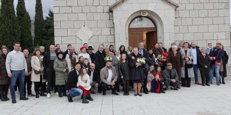 Slobodna Dalmacija – Nevjerojatna priča iz Imotske krajine; Dva rođaka, dvije svadbe u istim danima i zajednička proslava 50 godina braka