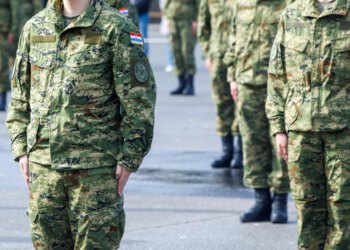 Slobodna Dalmacija – Počeli pregledi mladića, za vojsku spremni već u ožujku: Split i Dubrovnik na prvoj liniji, Knin čeka ročnike…