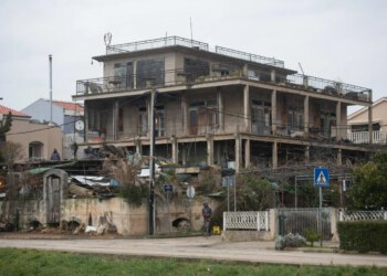 Slobodna Dalmacija – Prodaje se kuća legendarnog barba Tonija s Puntamike. Skroz je derutna, ali itekako ima razloga za cijenu od 1.700.000 €